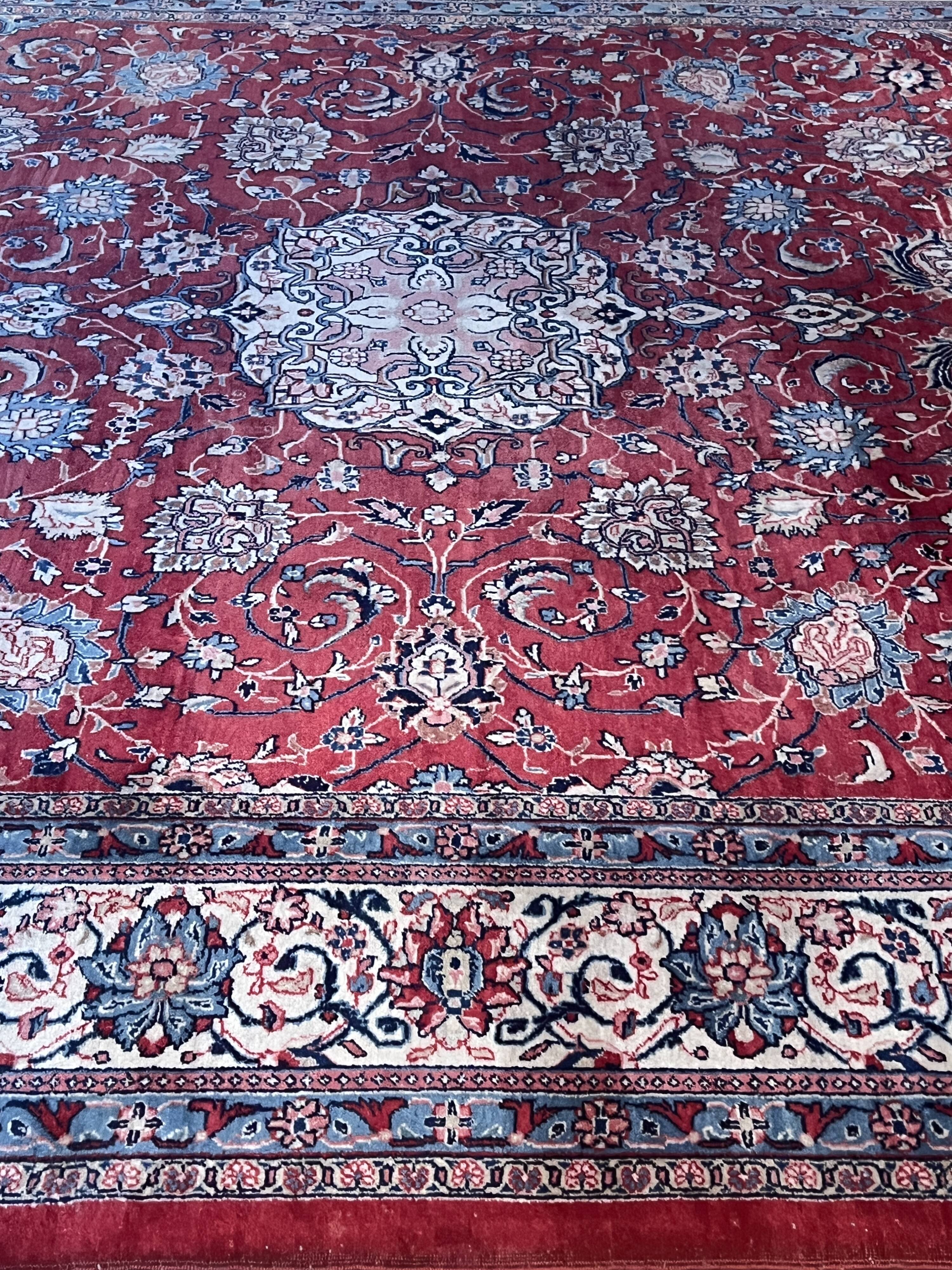 Sarouk Mahal. Grand Persian carpet made of 100% wool, 373x282 cm.