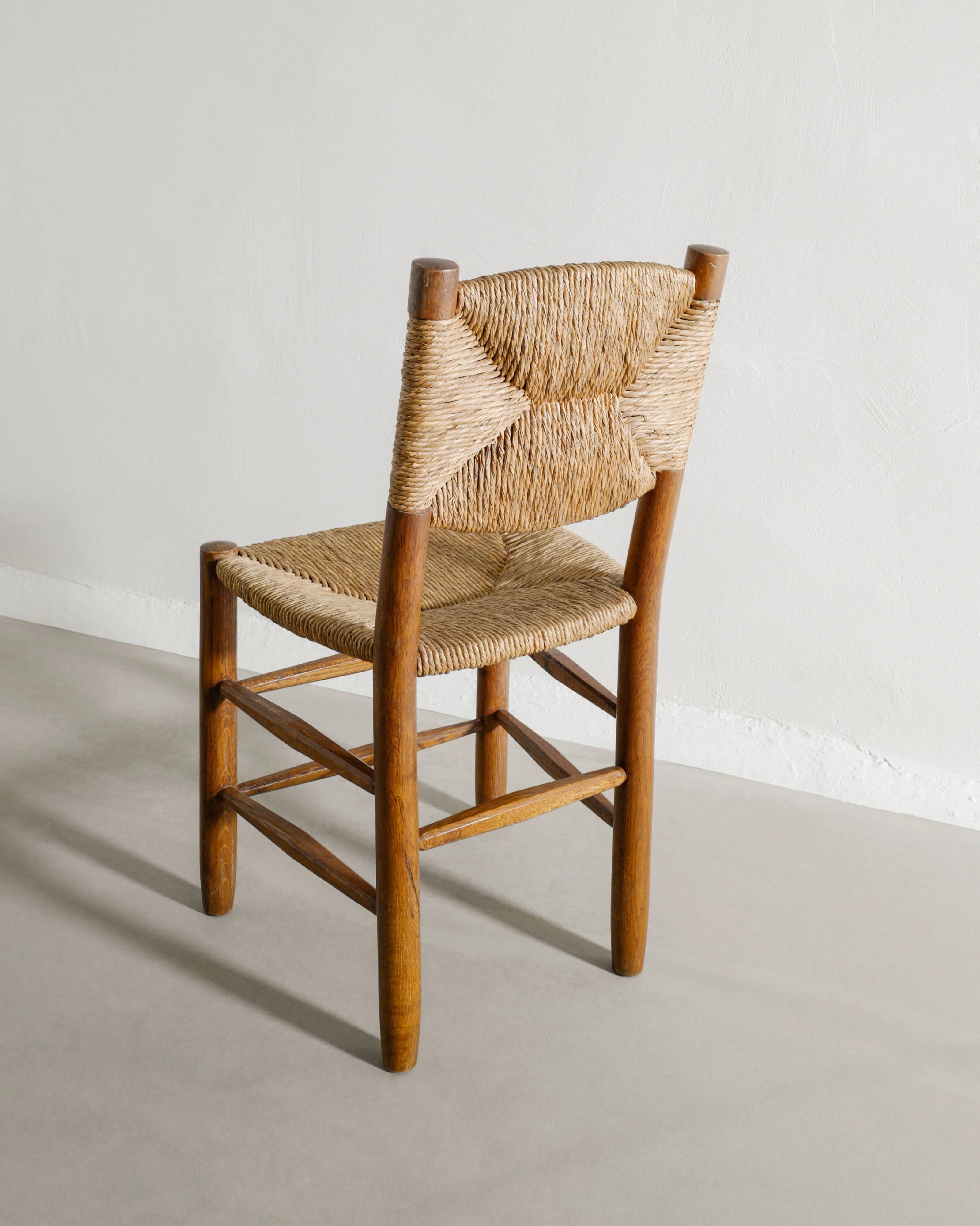 Chaises de salle à manger françaises en bois « N 19 » du milieu du siècle par Charlotte Perriand, années 1950