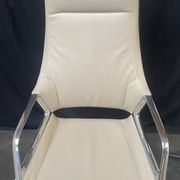 Wilkhan chair graph 302/5