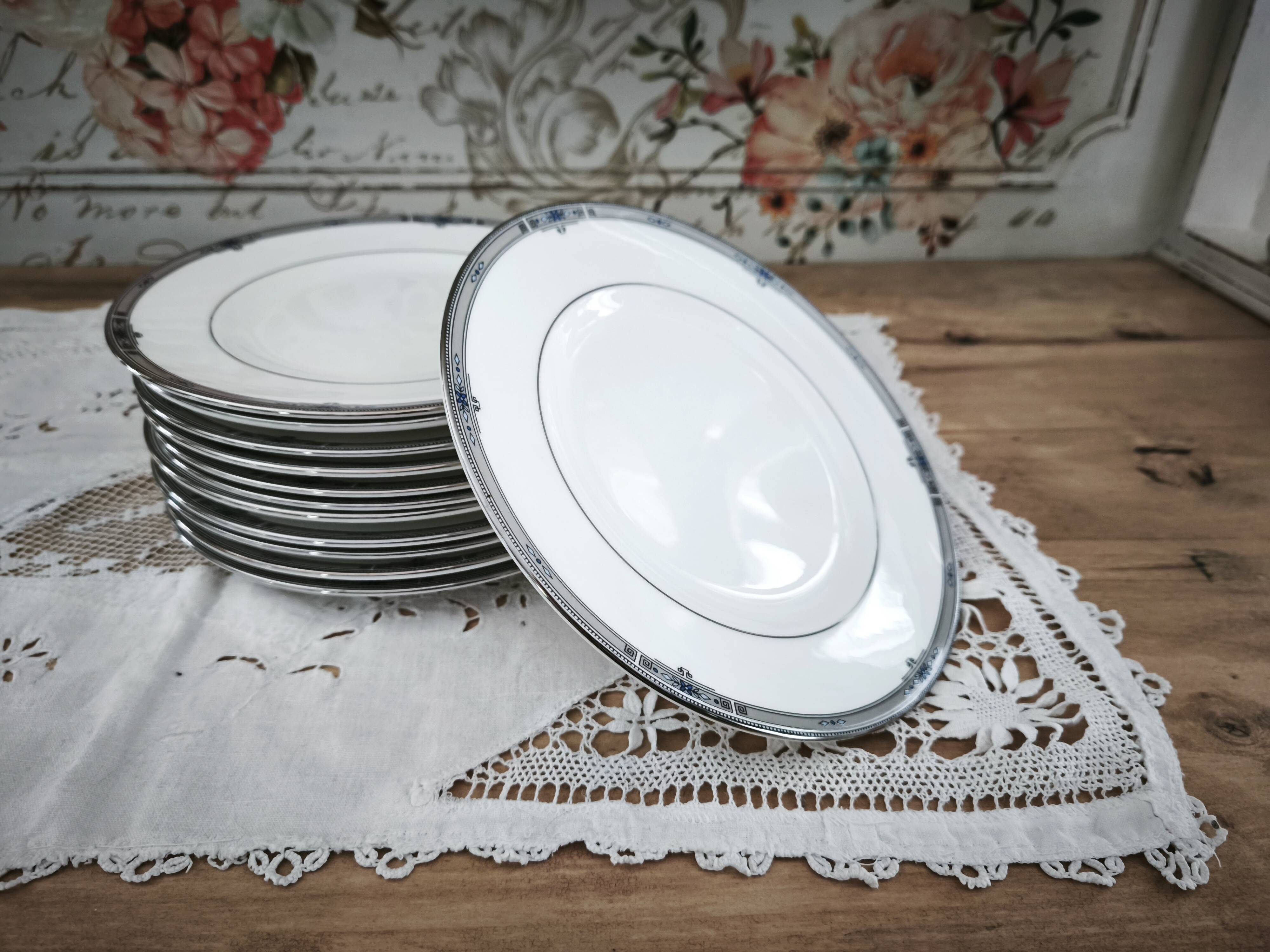 Set of 12 dessert plates English porcelain Wedgwood model Amherst