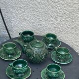 Service to the ceramic enamelled chiseled green and vintage