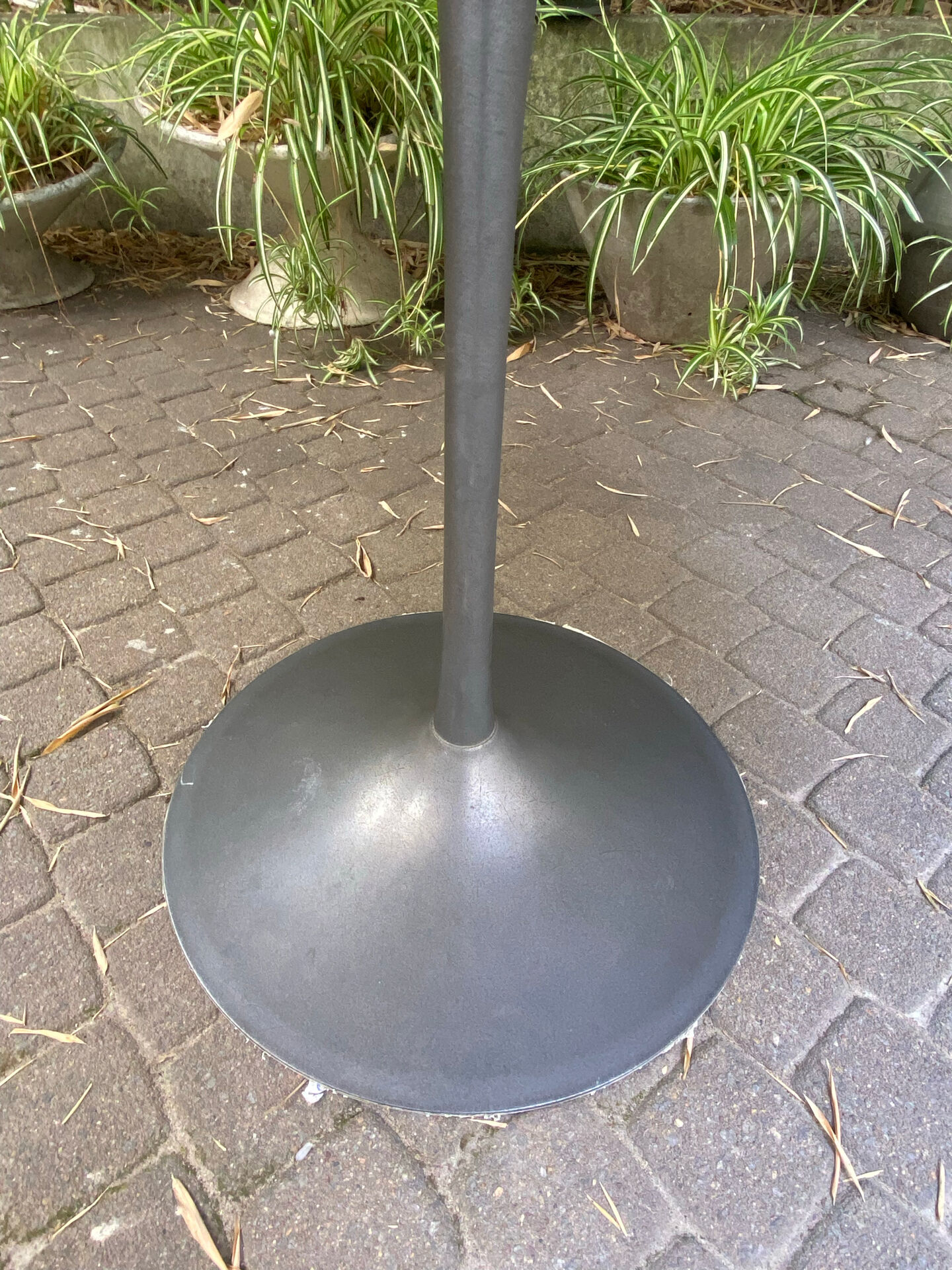 Tulip table