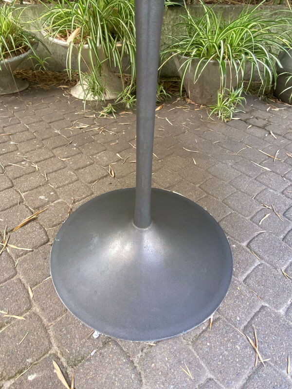 Table pied tulipe