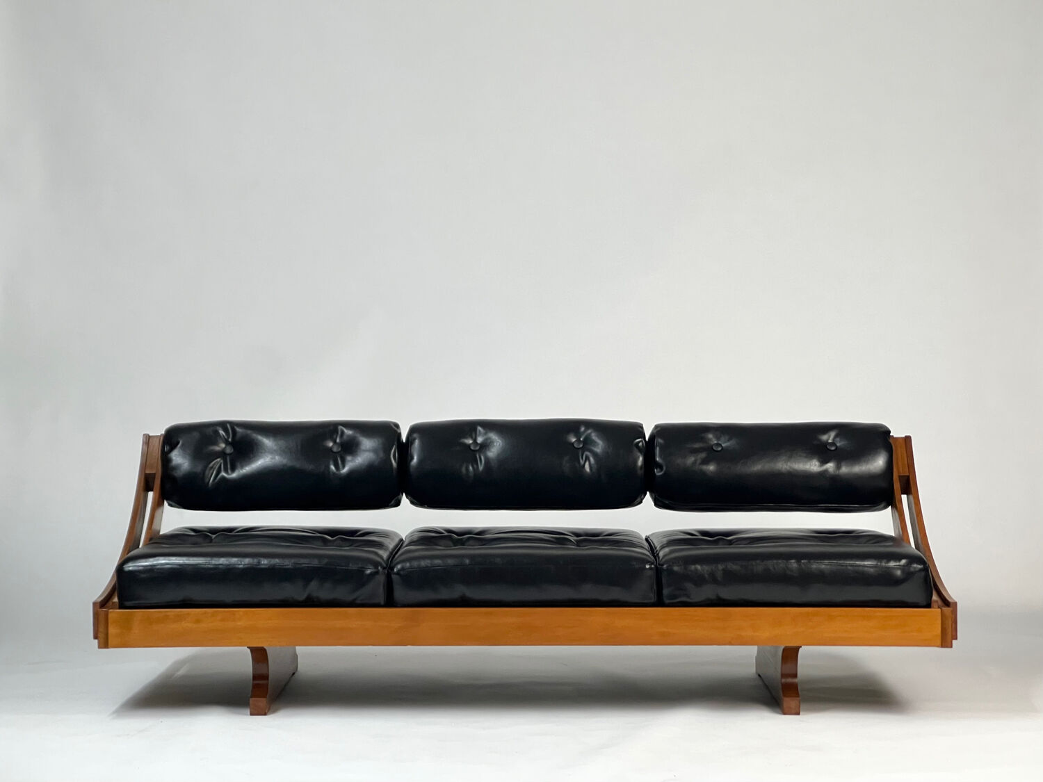 Vintage leather sofa daybed GS 195 by Gianni Songia for Sormani