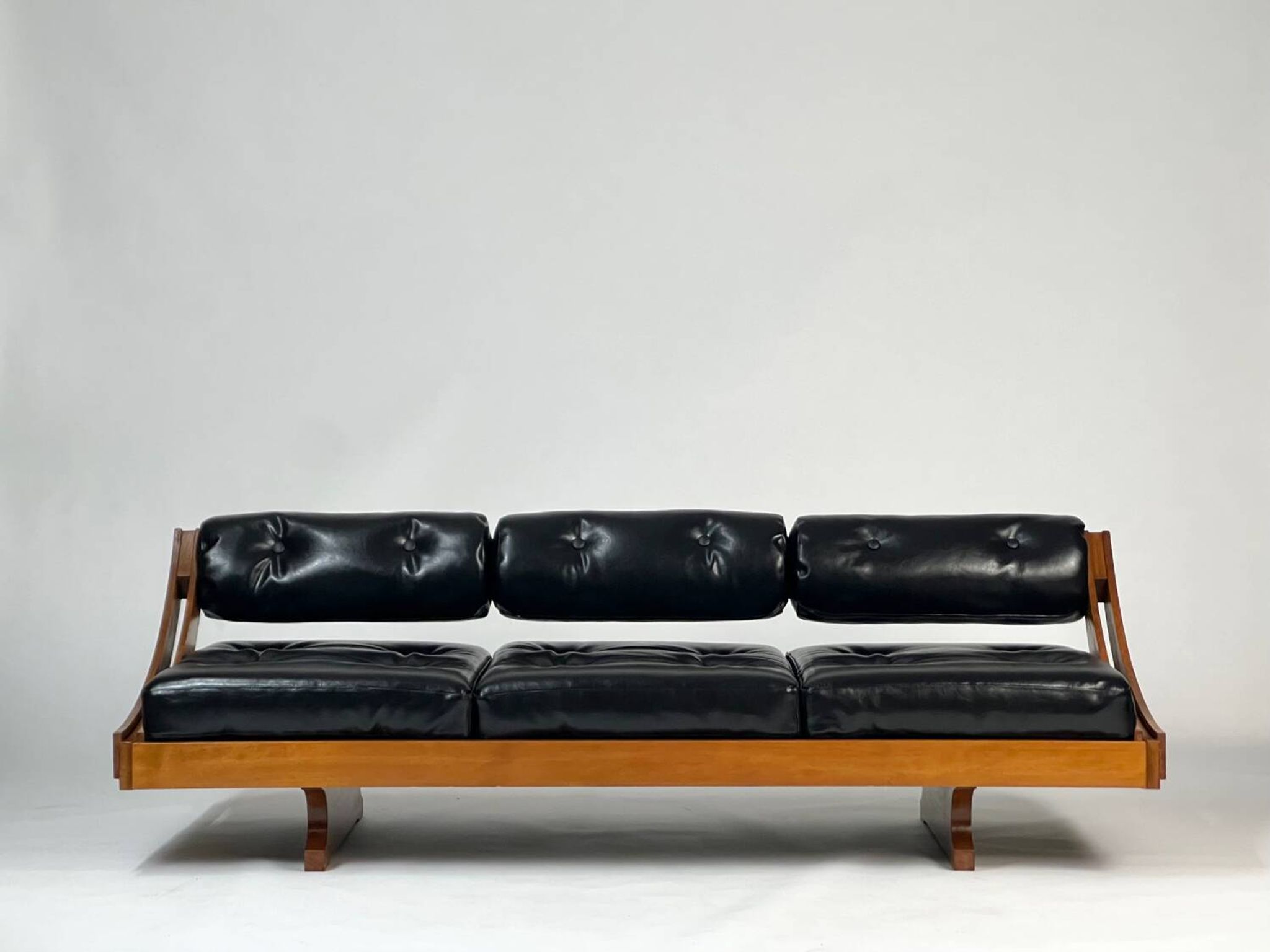 Vintage leather sofa daybed GS 195 by Gianni Songia for Sormani