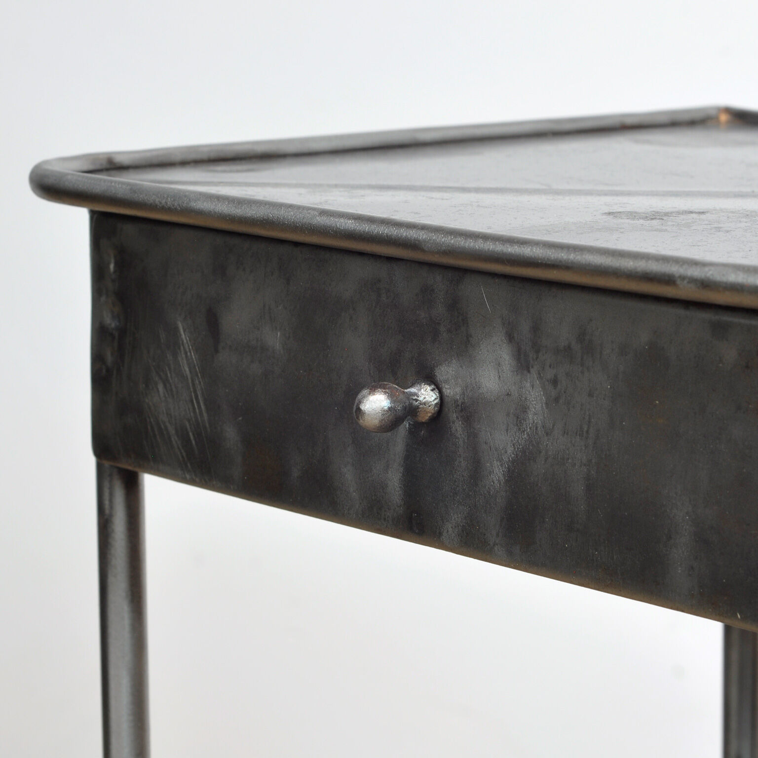 Paire de tables de chevet, années 1910