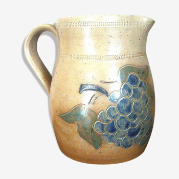 Handmade one-litre sandstone pitcher