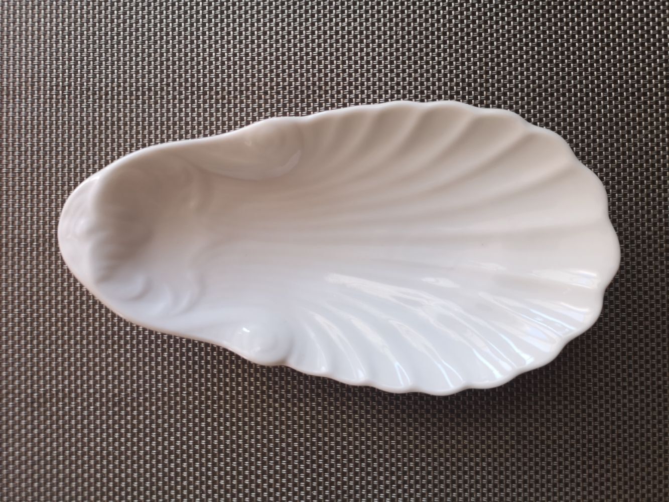 Empty pocket / white glazed ceramic soap holder - Early 20th century