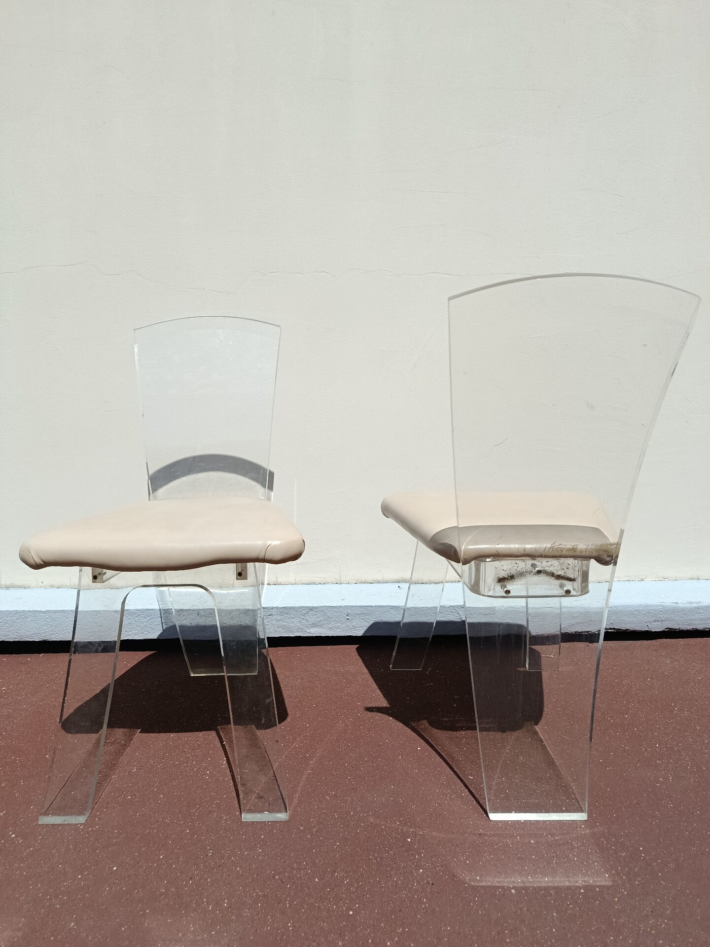 Chaises design en plexiglass Lucite annees 70