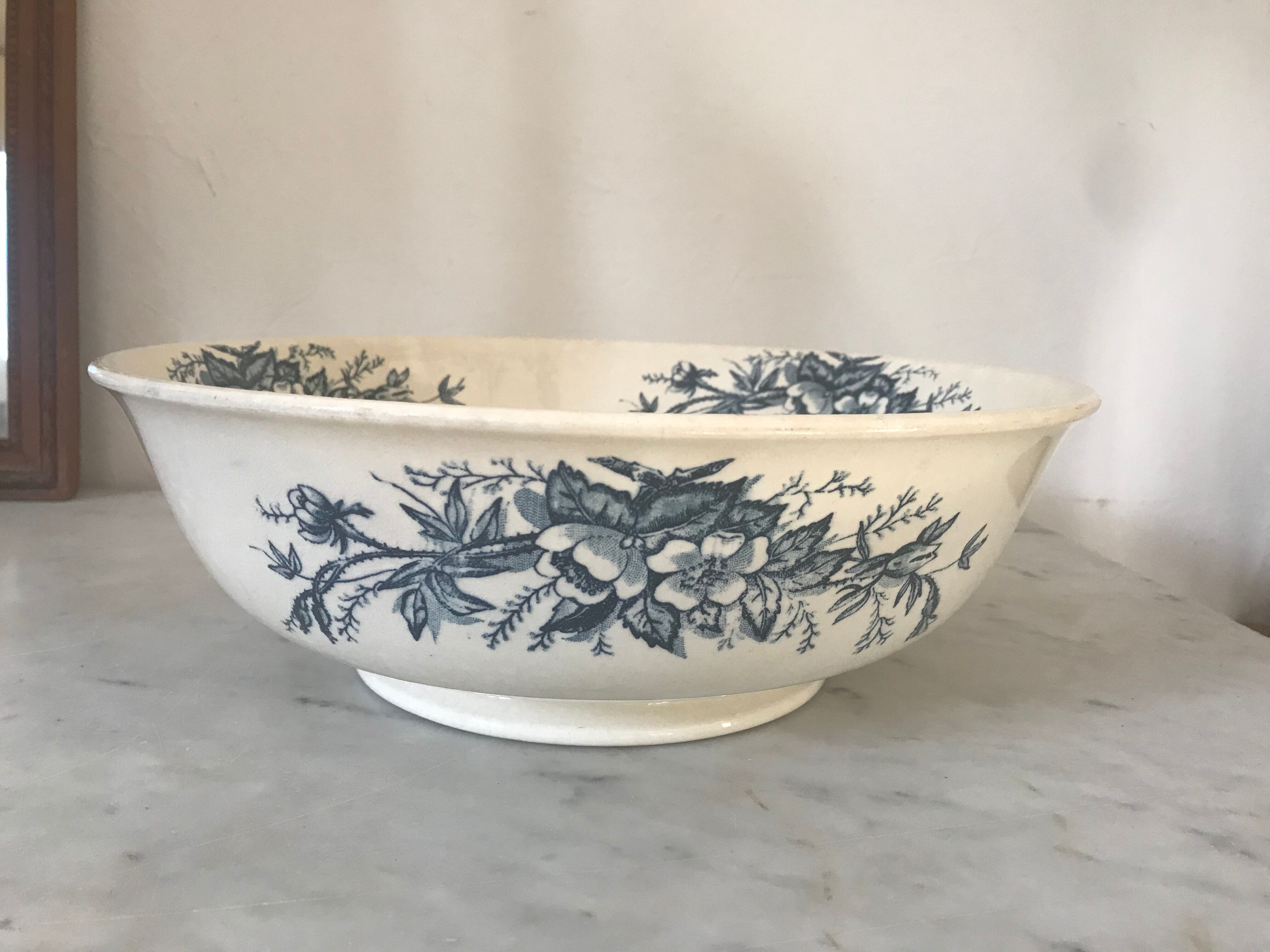 Hollow dish / iron earth bowl