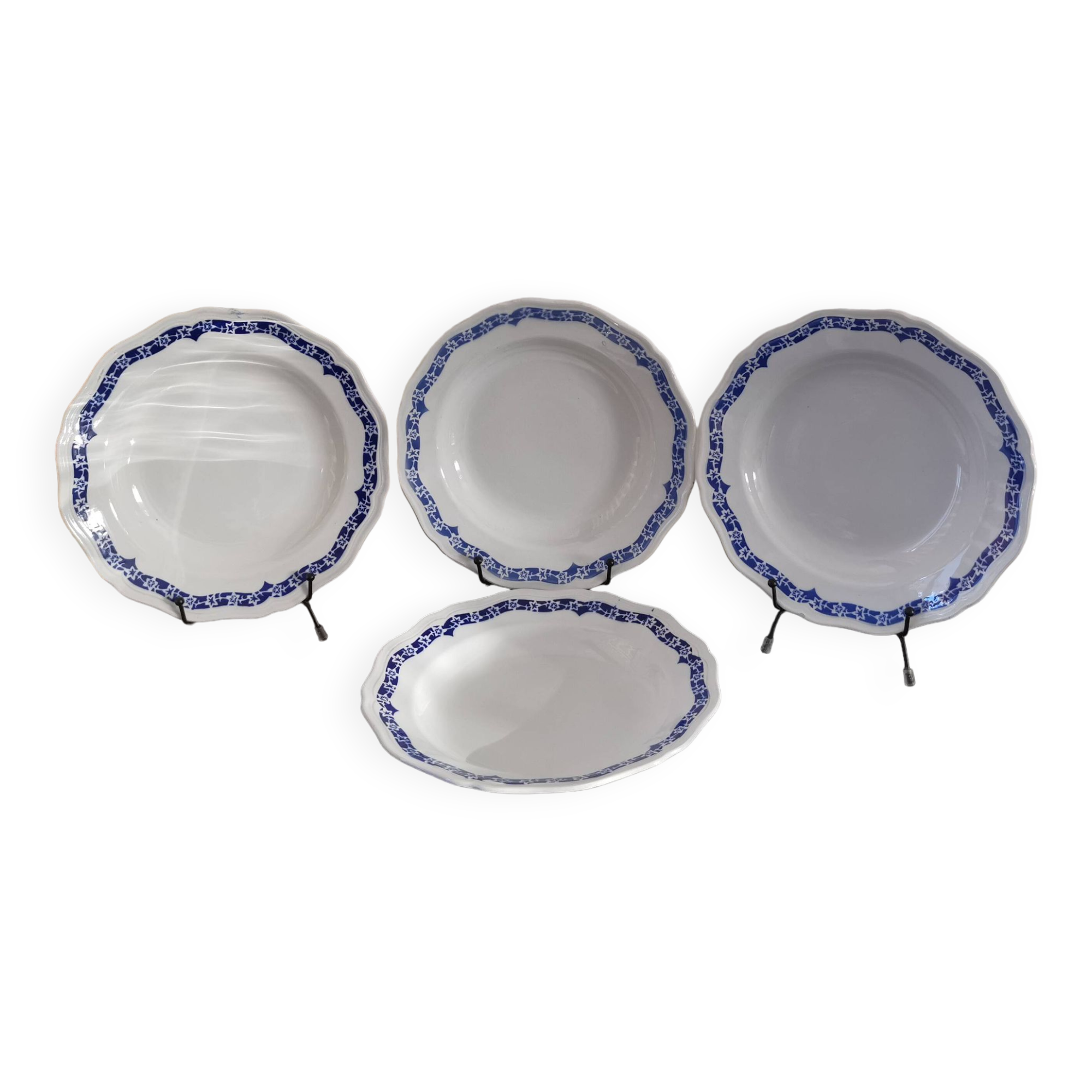 4 soup plates white background, blue decor l'Amandinoise 2586