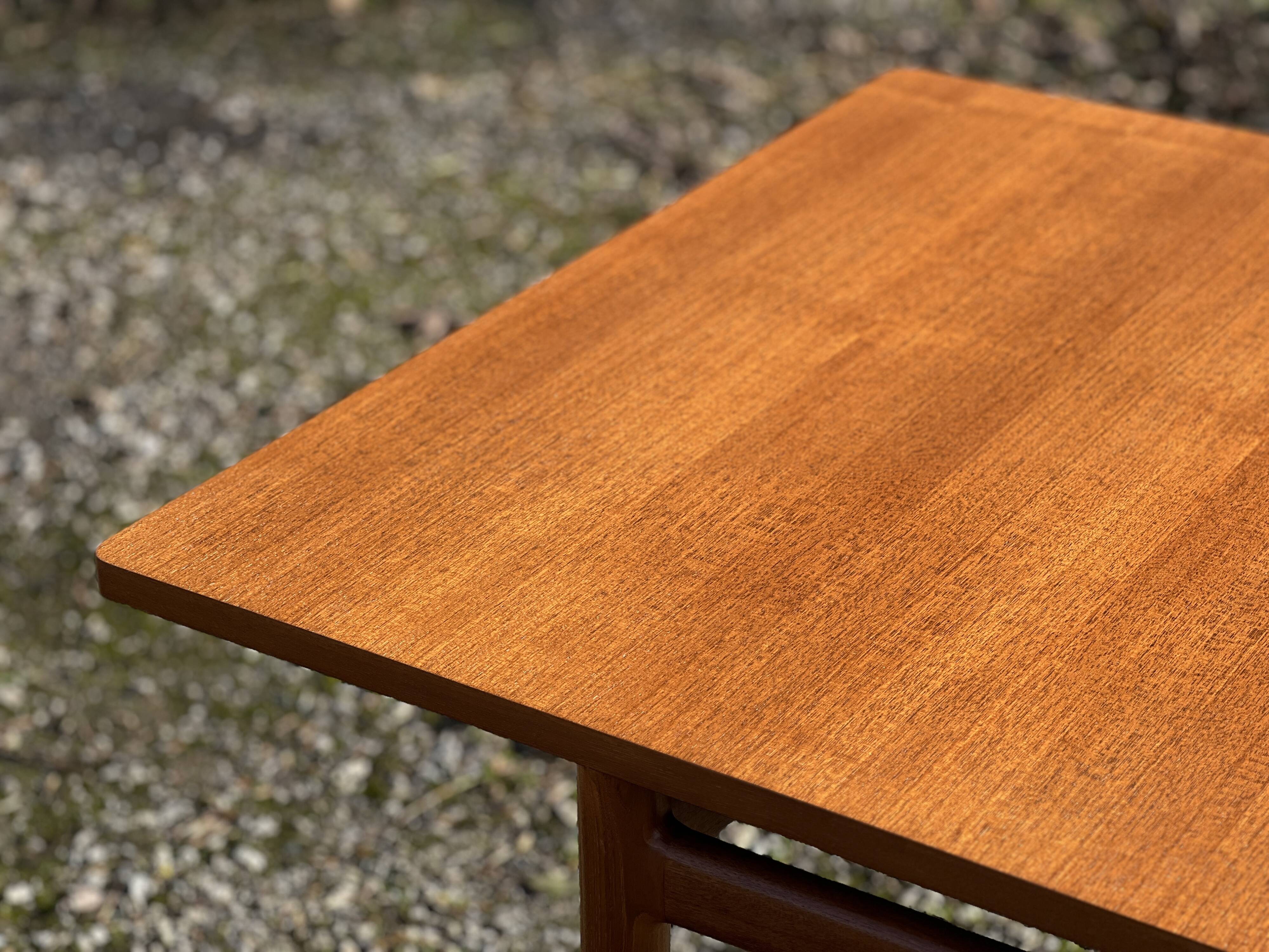 Grande table à manger à rallonge par McIntosh