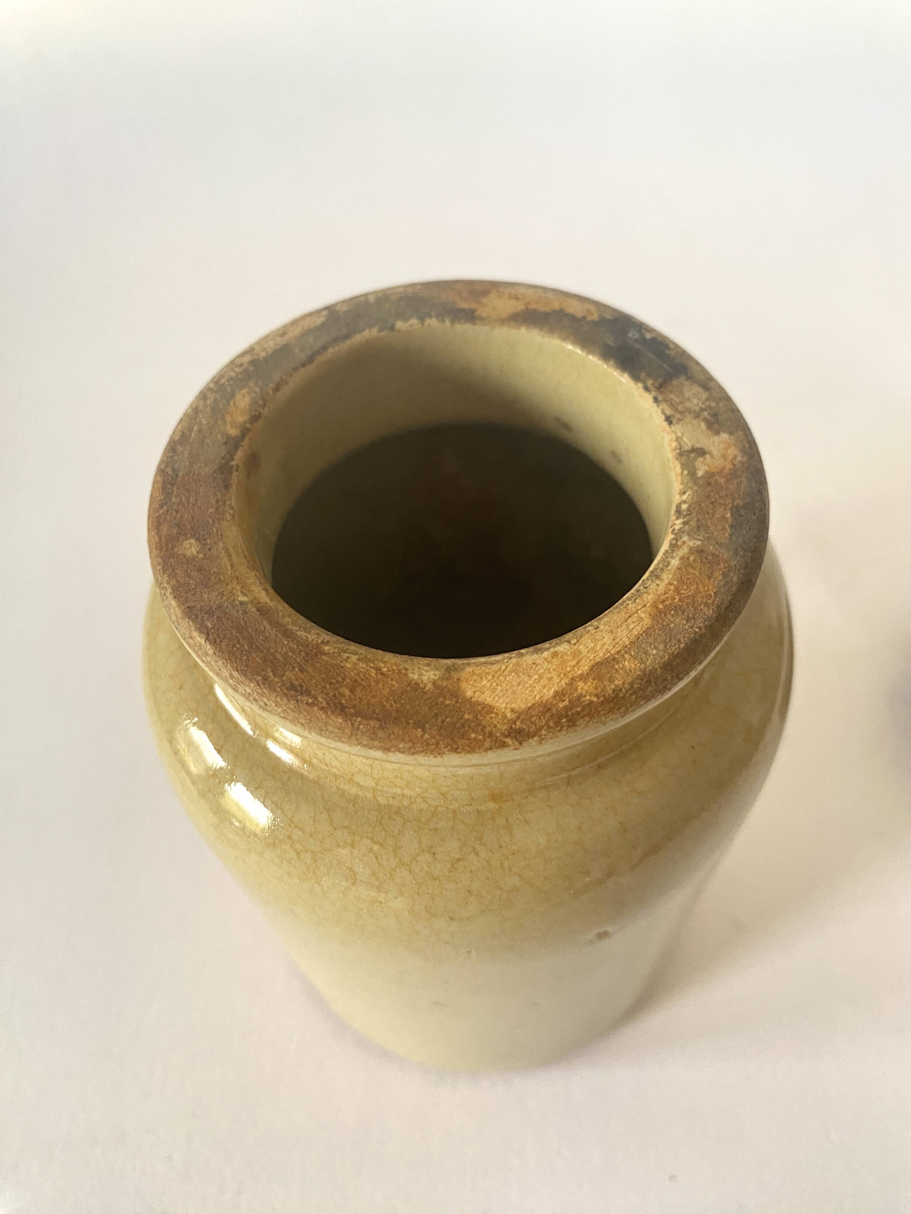 Stoneware grease pot, wooden cap