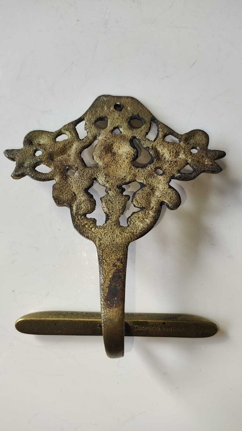 Patère décor angelots/puttis en laiton vieilli