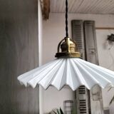Opaline suspension