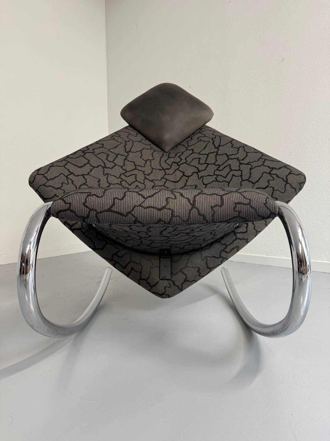 French design rocking chair in fabric and metal from the 70s/80s