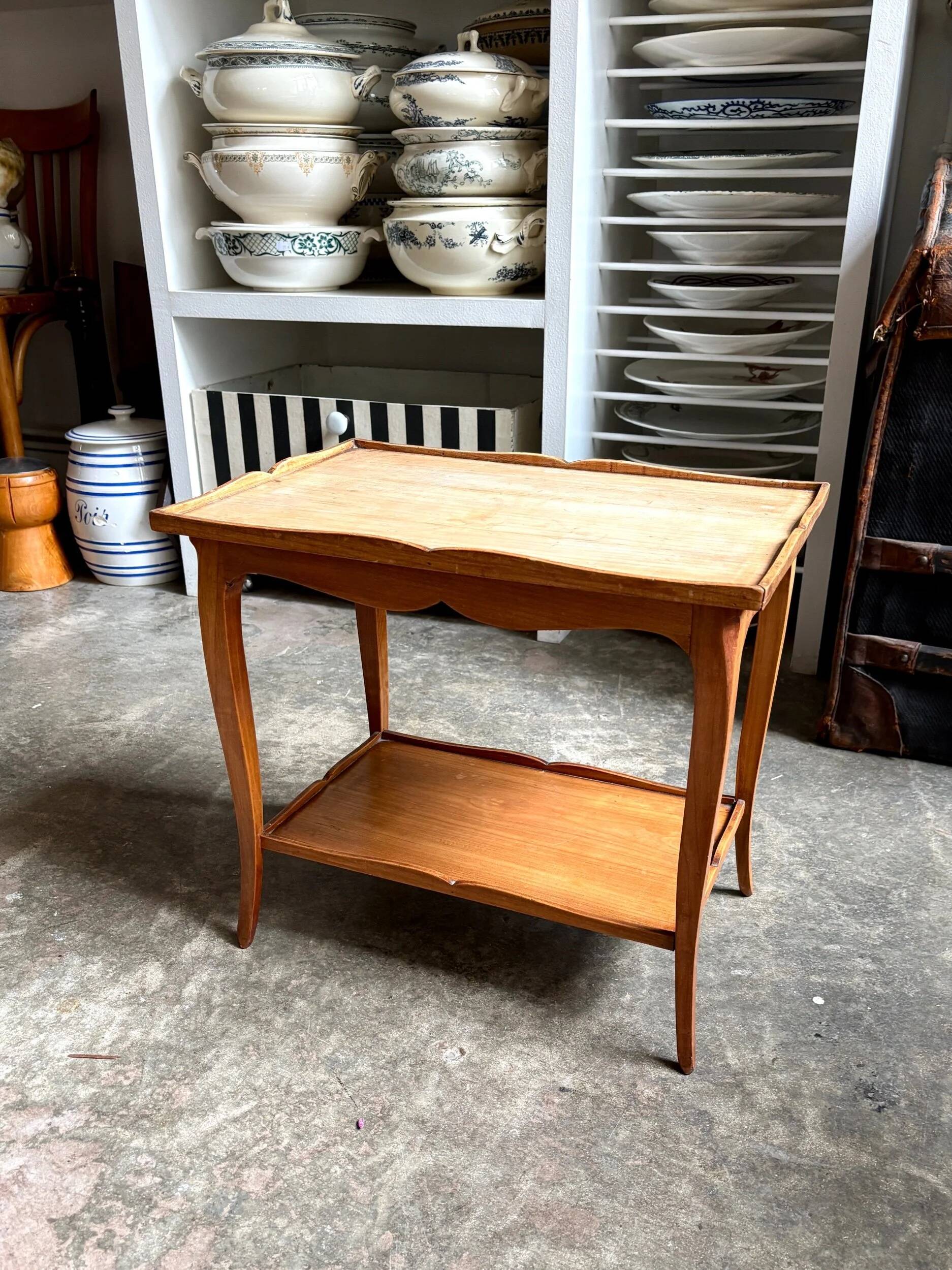 Coffee table, side table in light wood with saber legs.