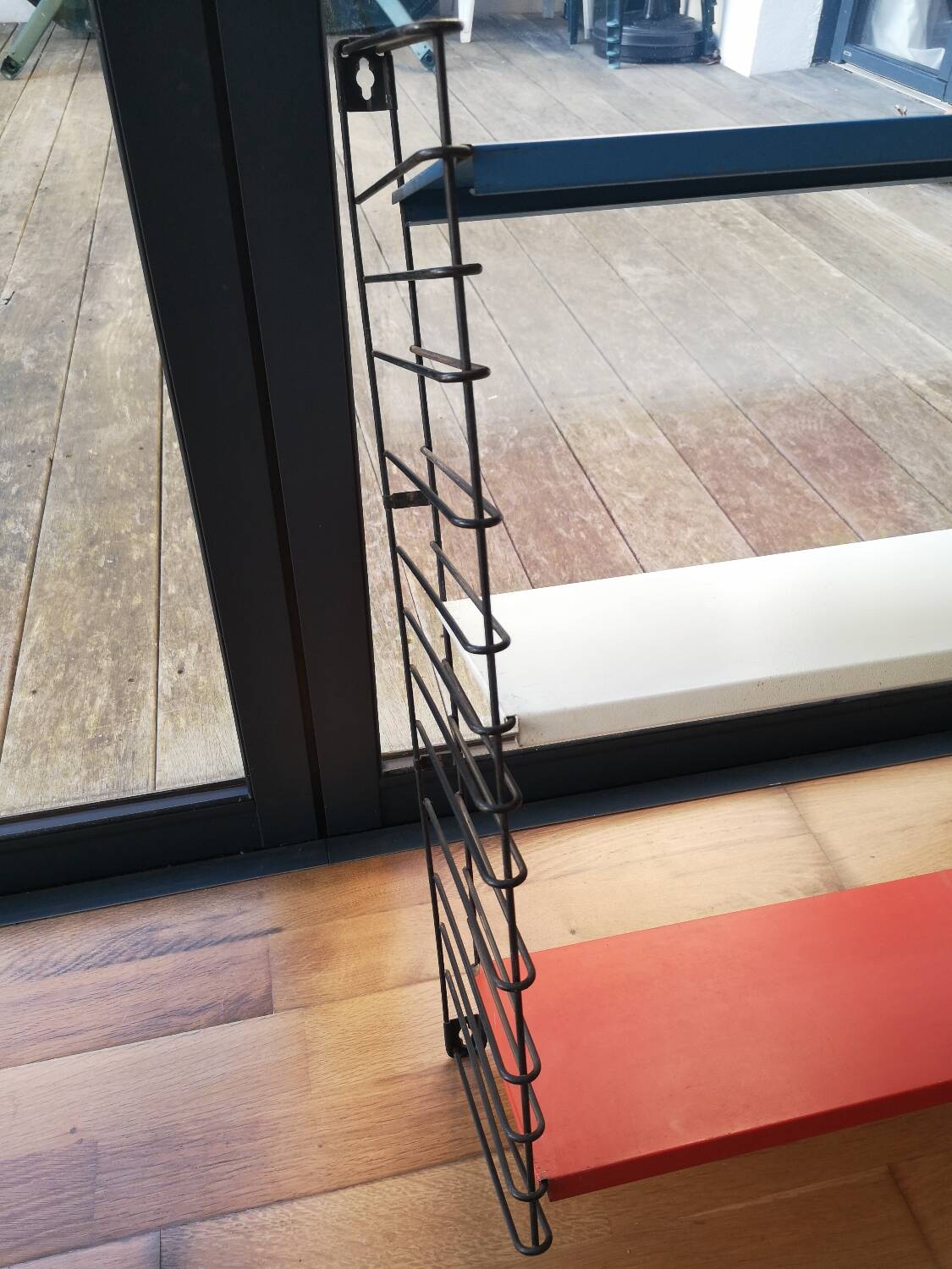 Tomado Holland vintage string wall shelf blue, white, red