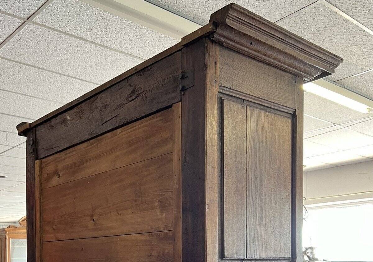 Armoire époque Louis XIII En Chêne Sculpté