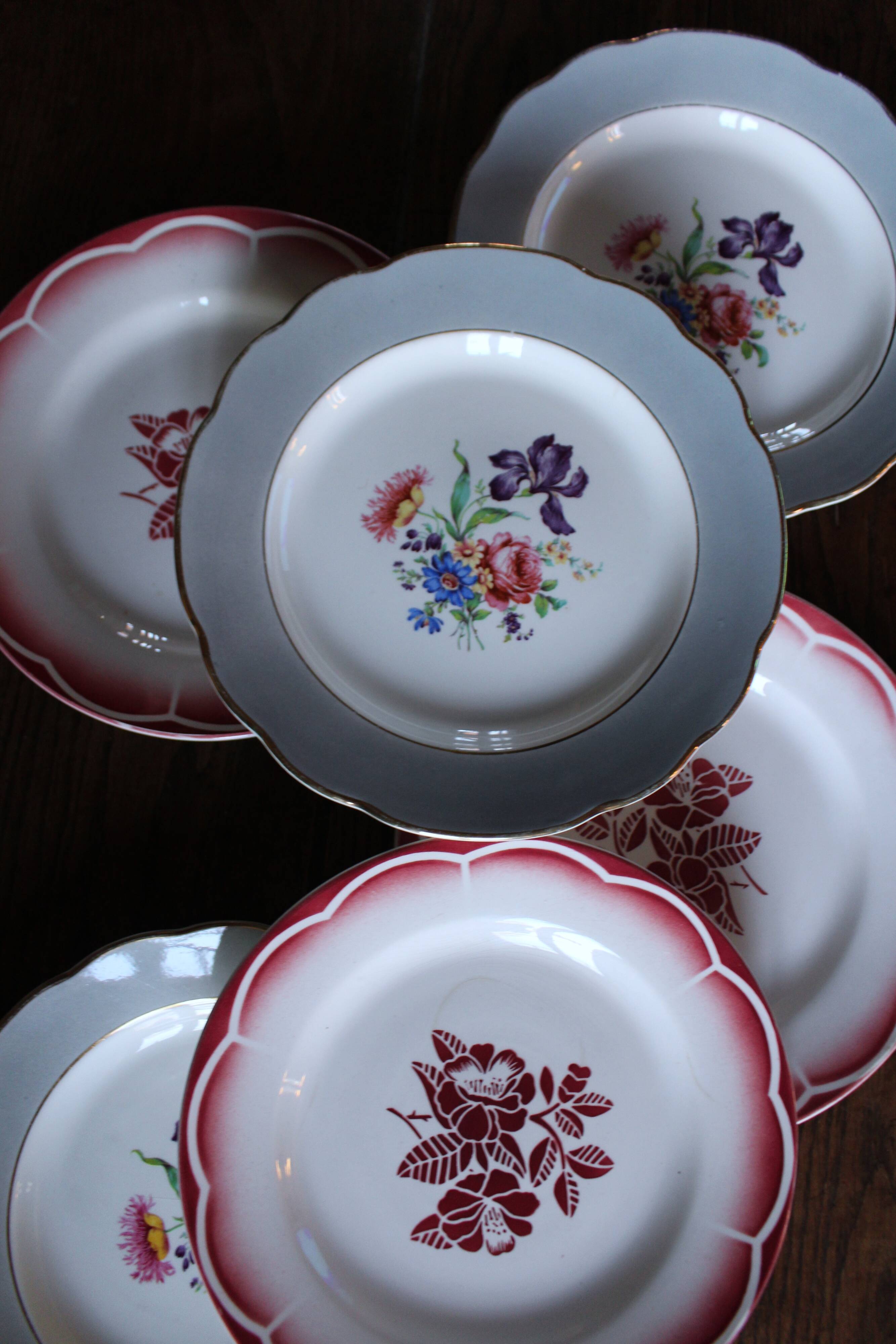 6 flat plates Digoin Sarregemines Marsac red with gold flowers