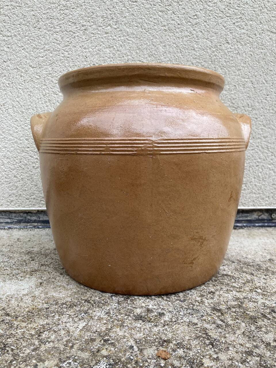 Brown stoneware jar pot