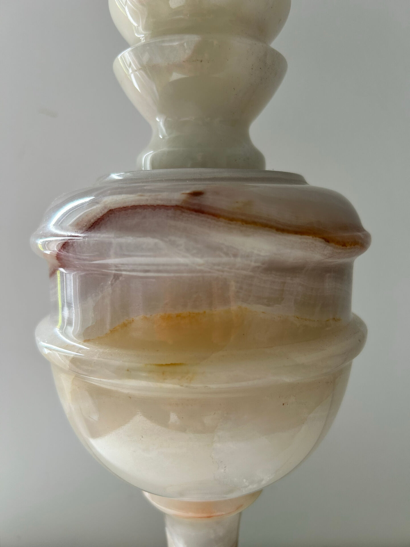 Grande lampe onyx et macramé 