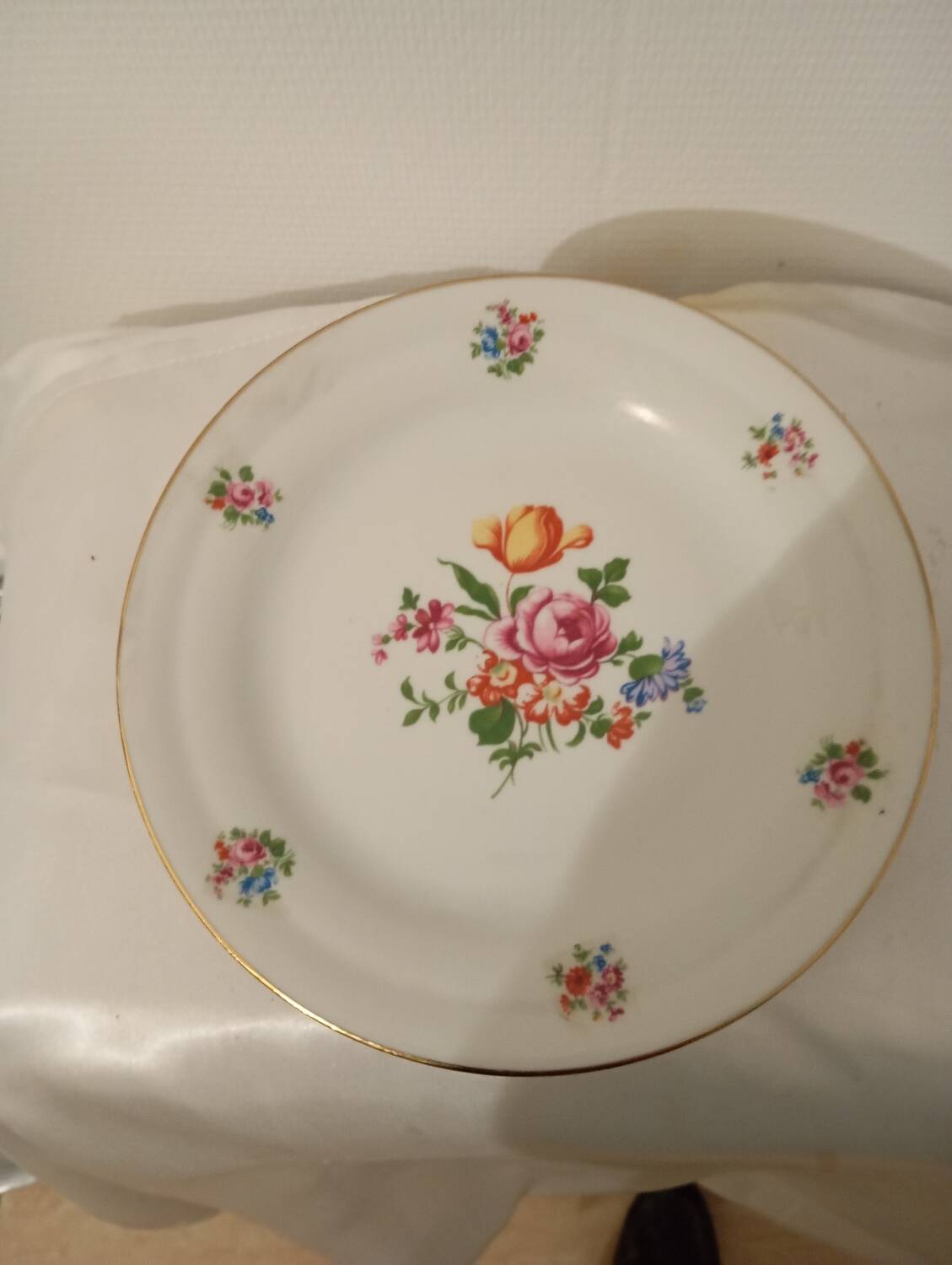 Set of 6 dinner plates and 6 dessert plates.