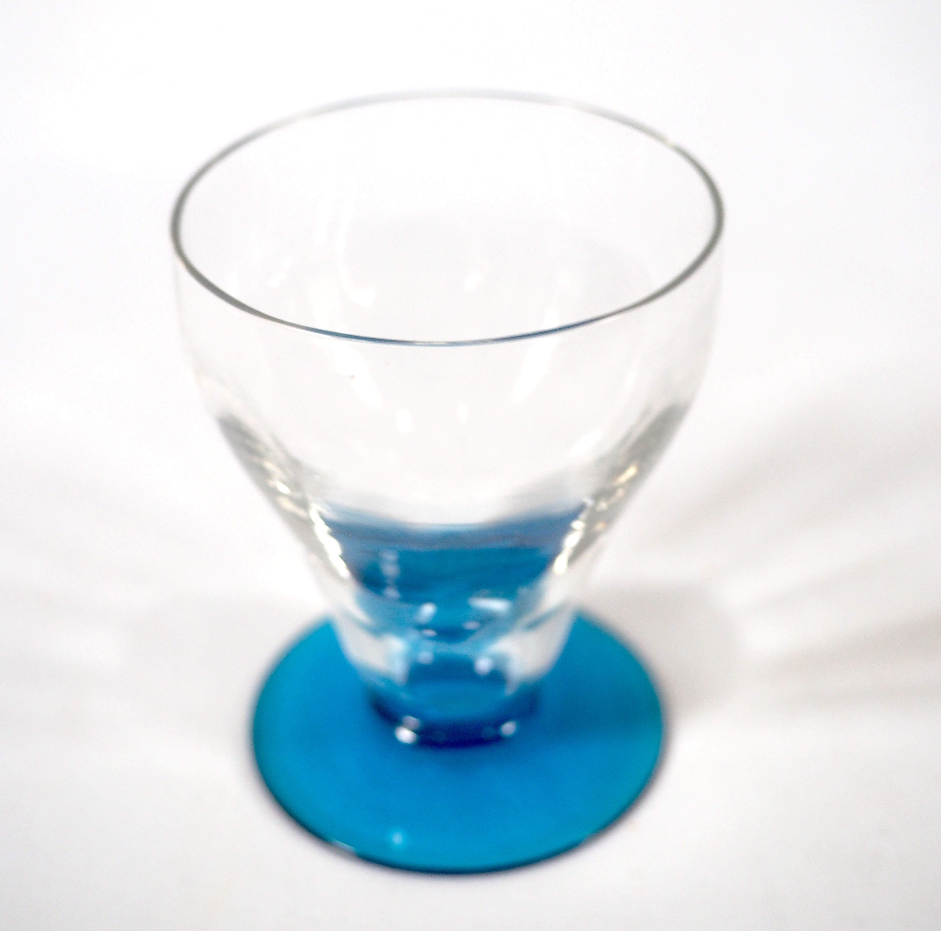 Set of 6 blue stemmed glasses