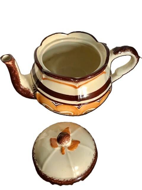 Old porcelain teapot from Pornic around 1950.