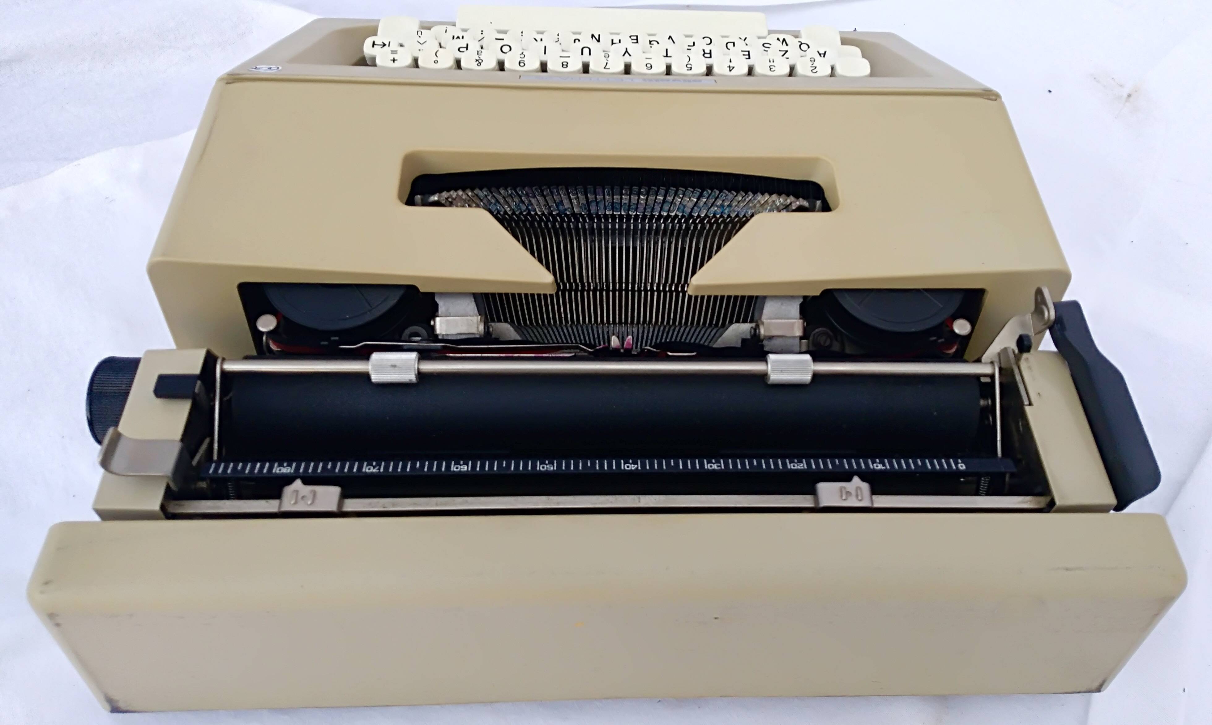 Olivetti lettera 25 typewriter, 1970s, with its carrying case