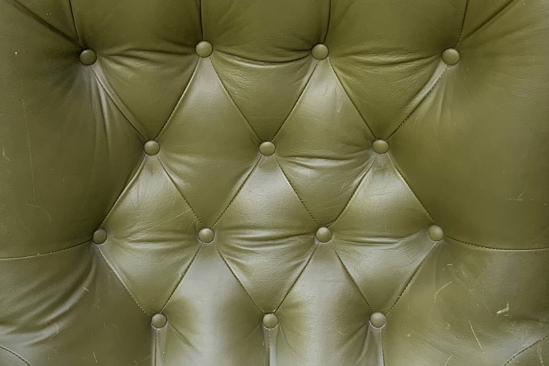 Swivel armchair in olive green leather 1970s