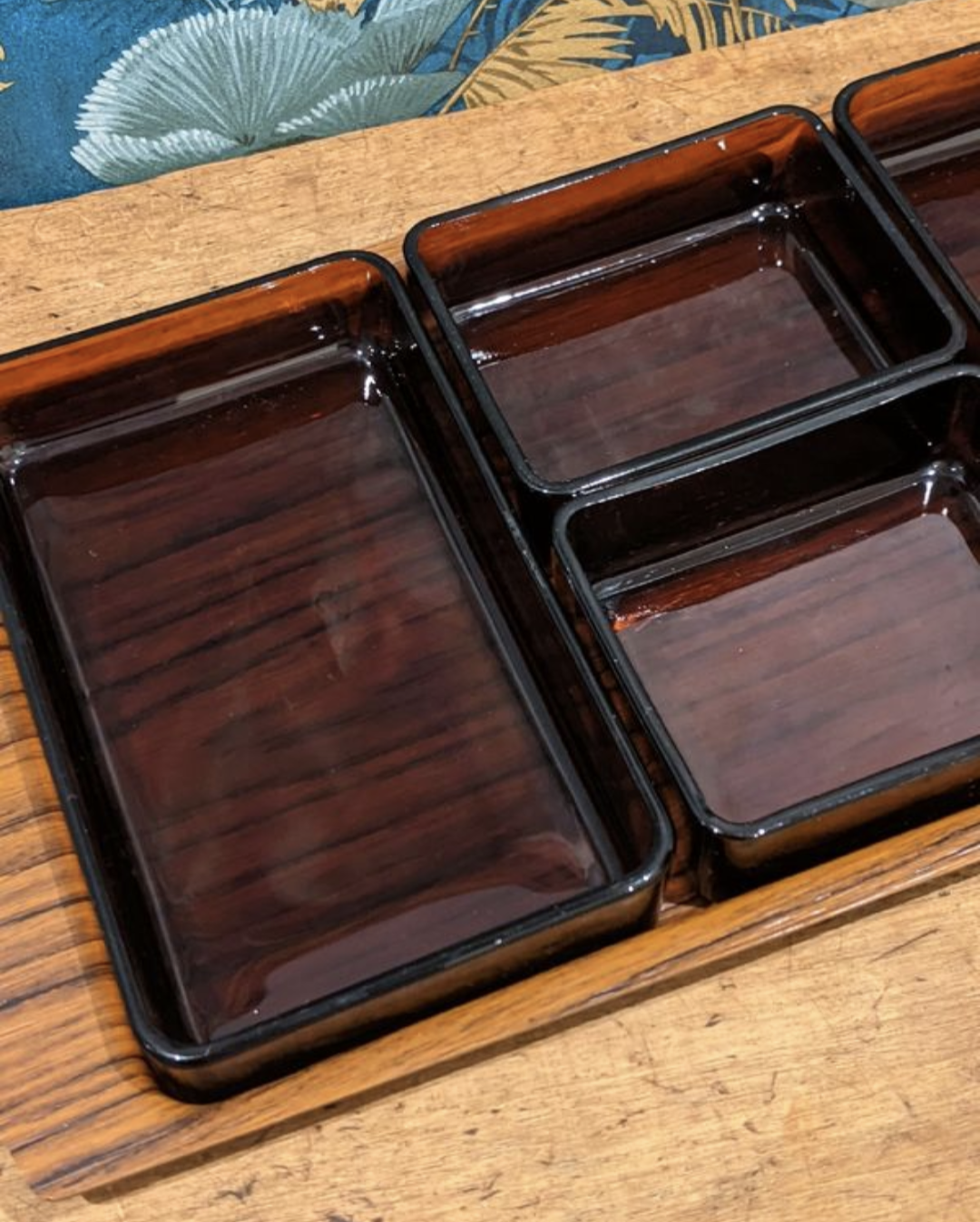 Vintage bakelite tray '70 with cups
