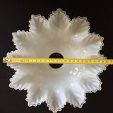 Ancien plafonnier en verre opaque blanc vintage