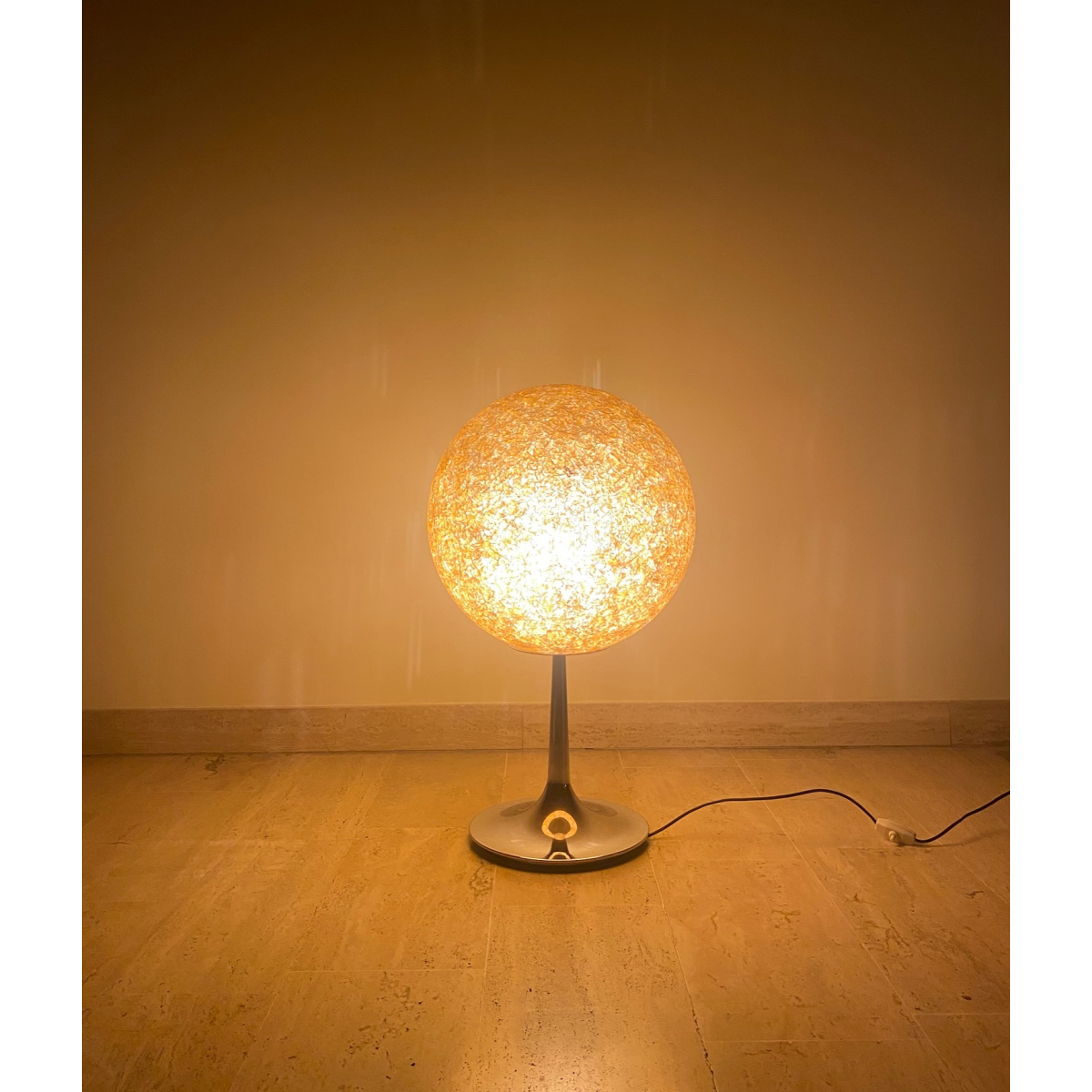 Space age ball lamp in methacrylate italy 1970