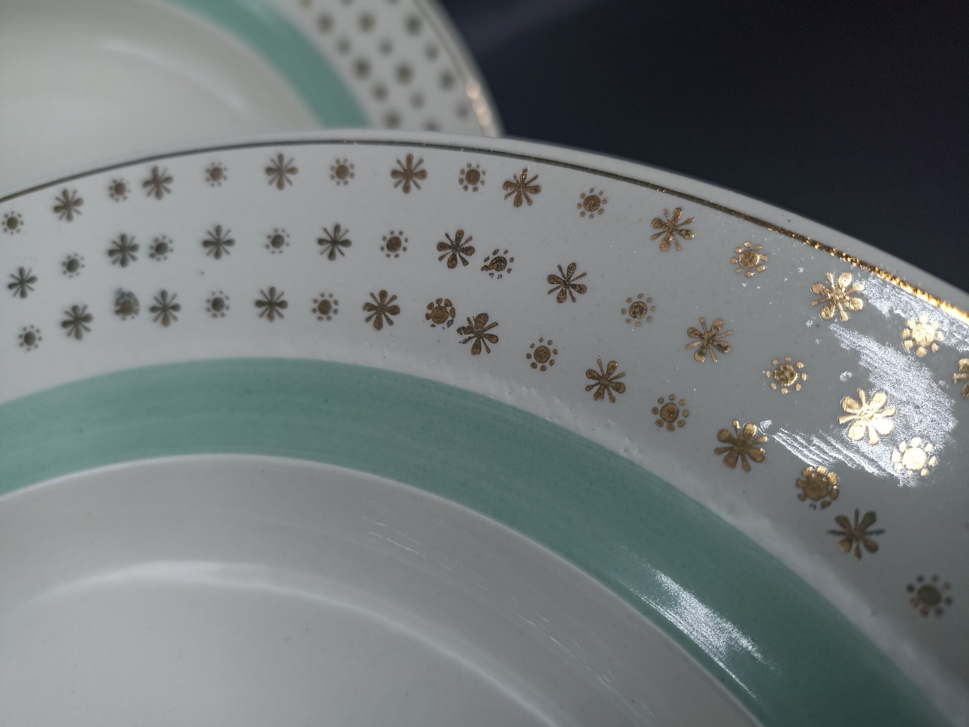 12 hollow porcelain plates - Stars and mint green