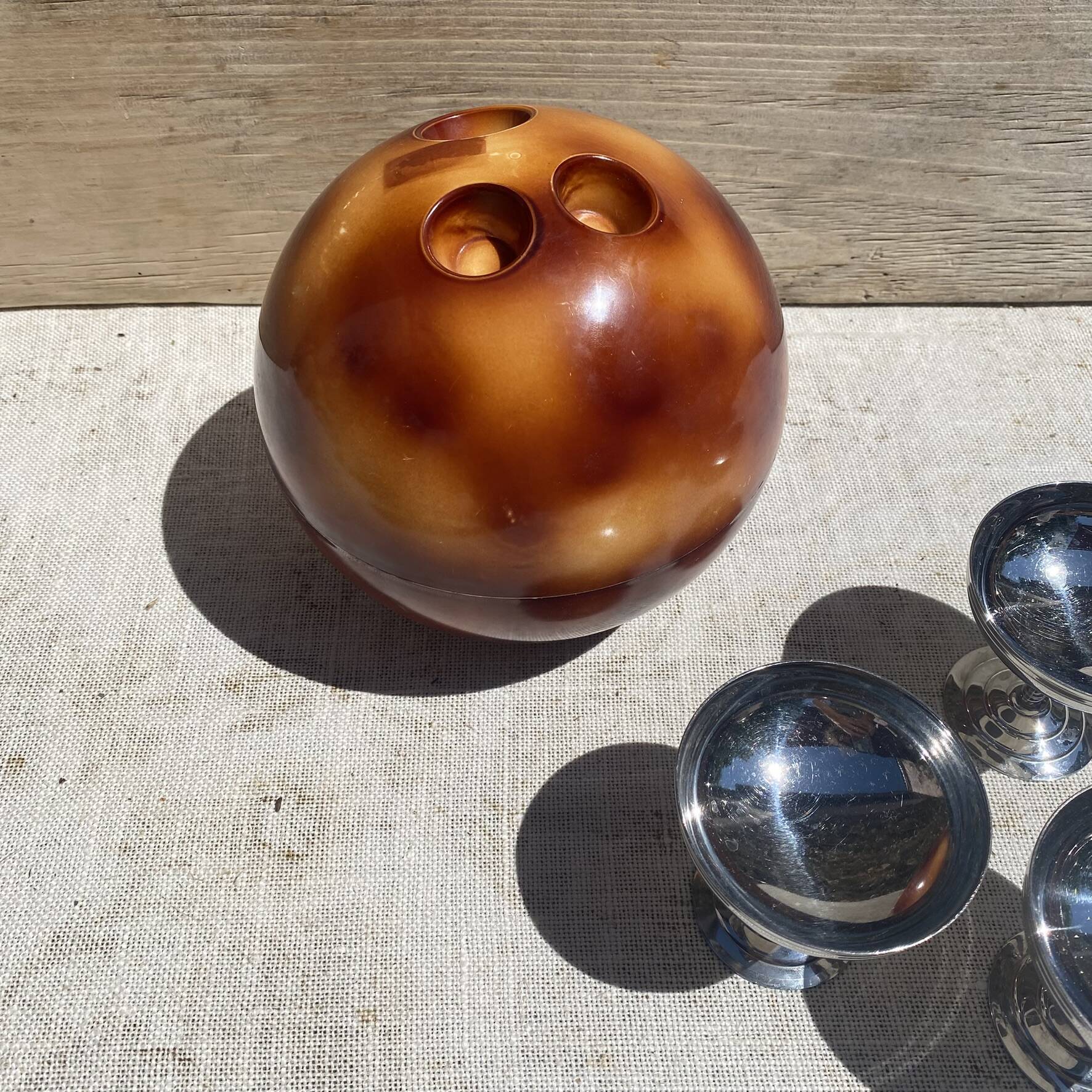 Bac à glaçons boule de bowling Van Melle , France 1970