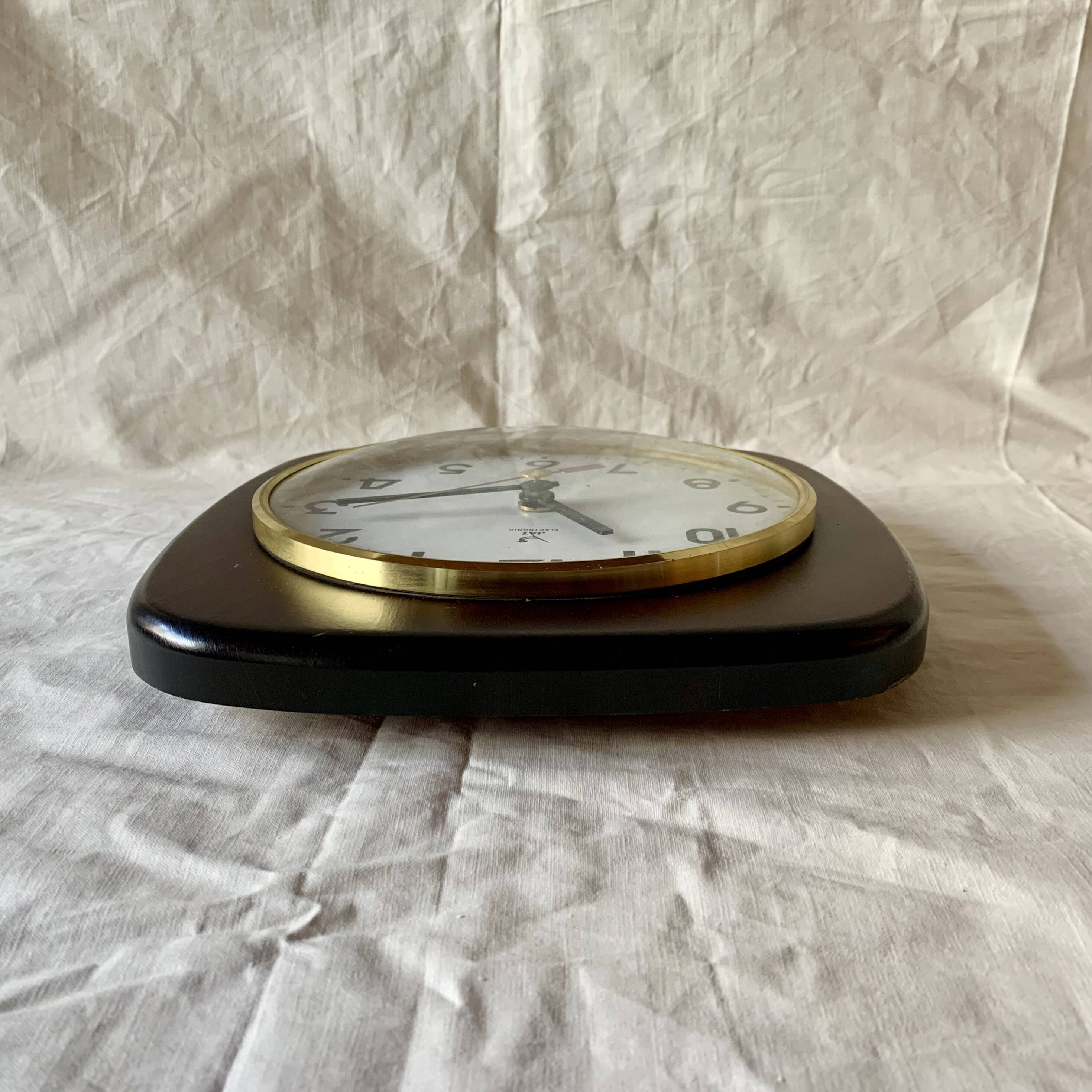 Jaz Electronic vintage wooden wall clock