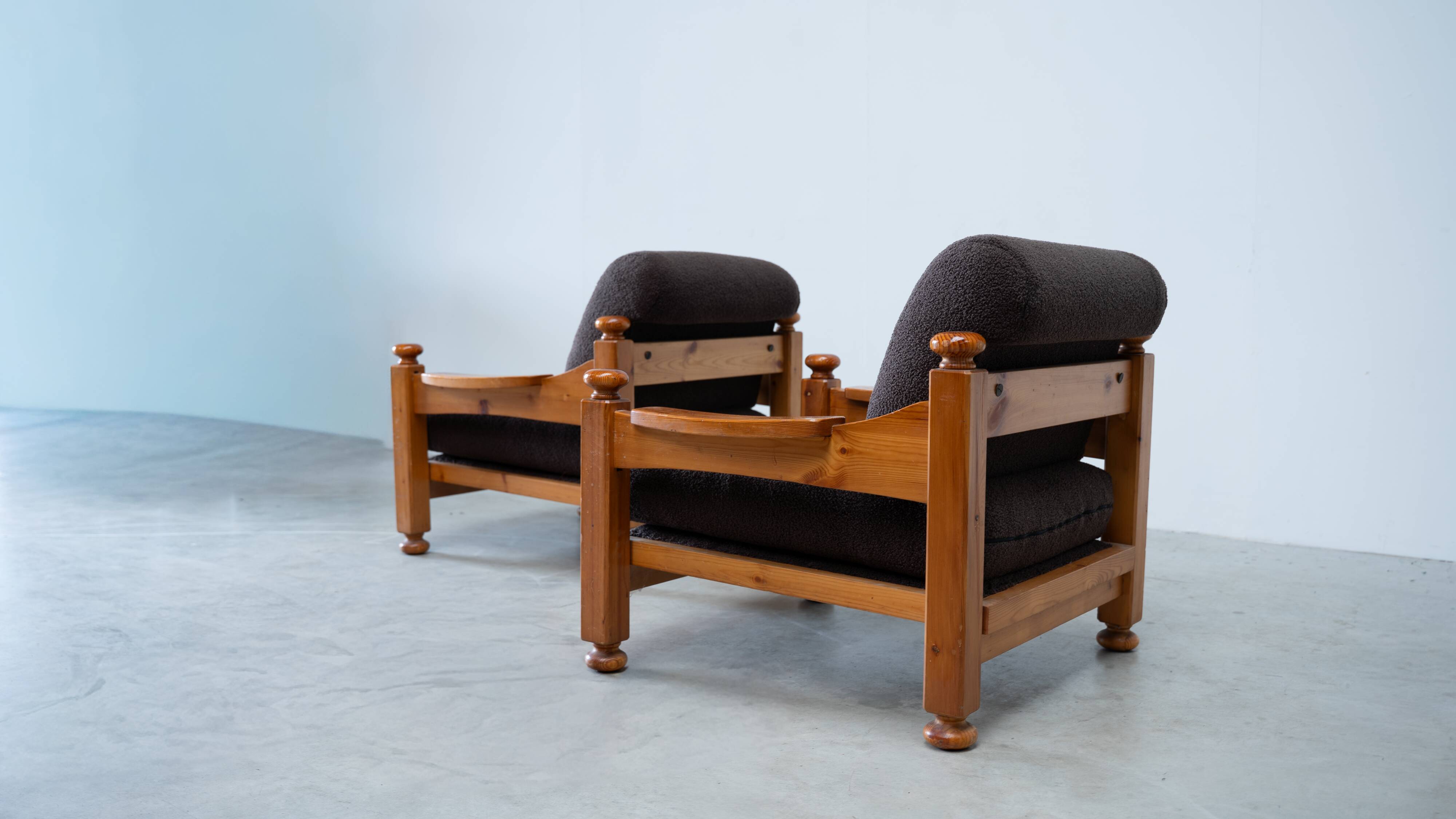 Set of two pine lounge chairs