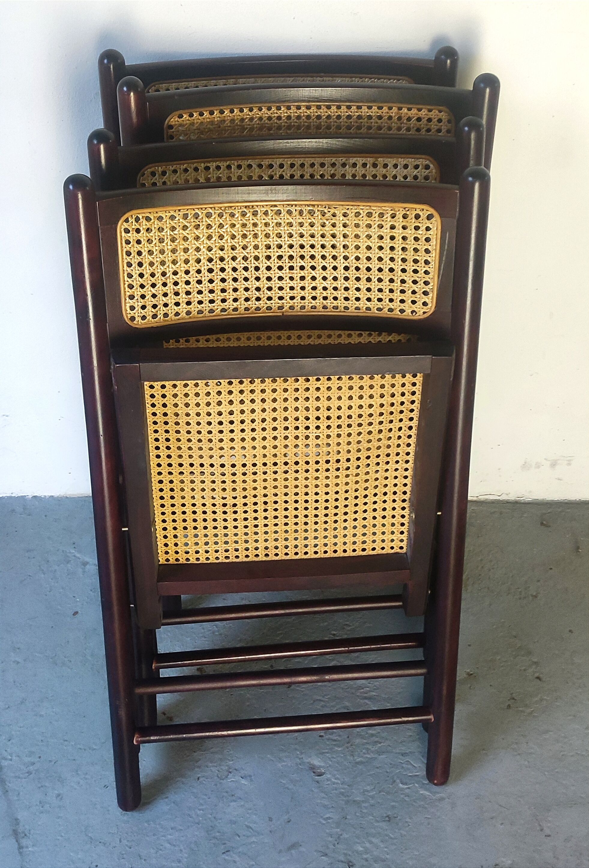 Canned folding chairs