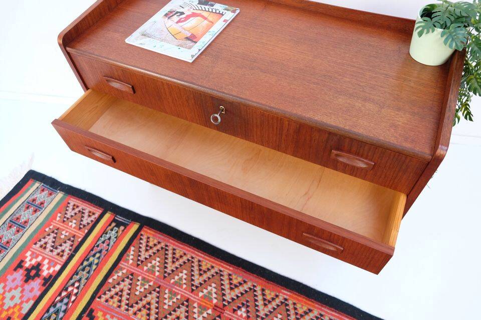 Teak chest of drawers in Danish style, 1960s/70s, retro/vintage style, dating from the mid-20th century.