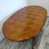 Regency style table with integrated extensions