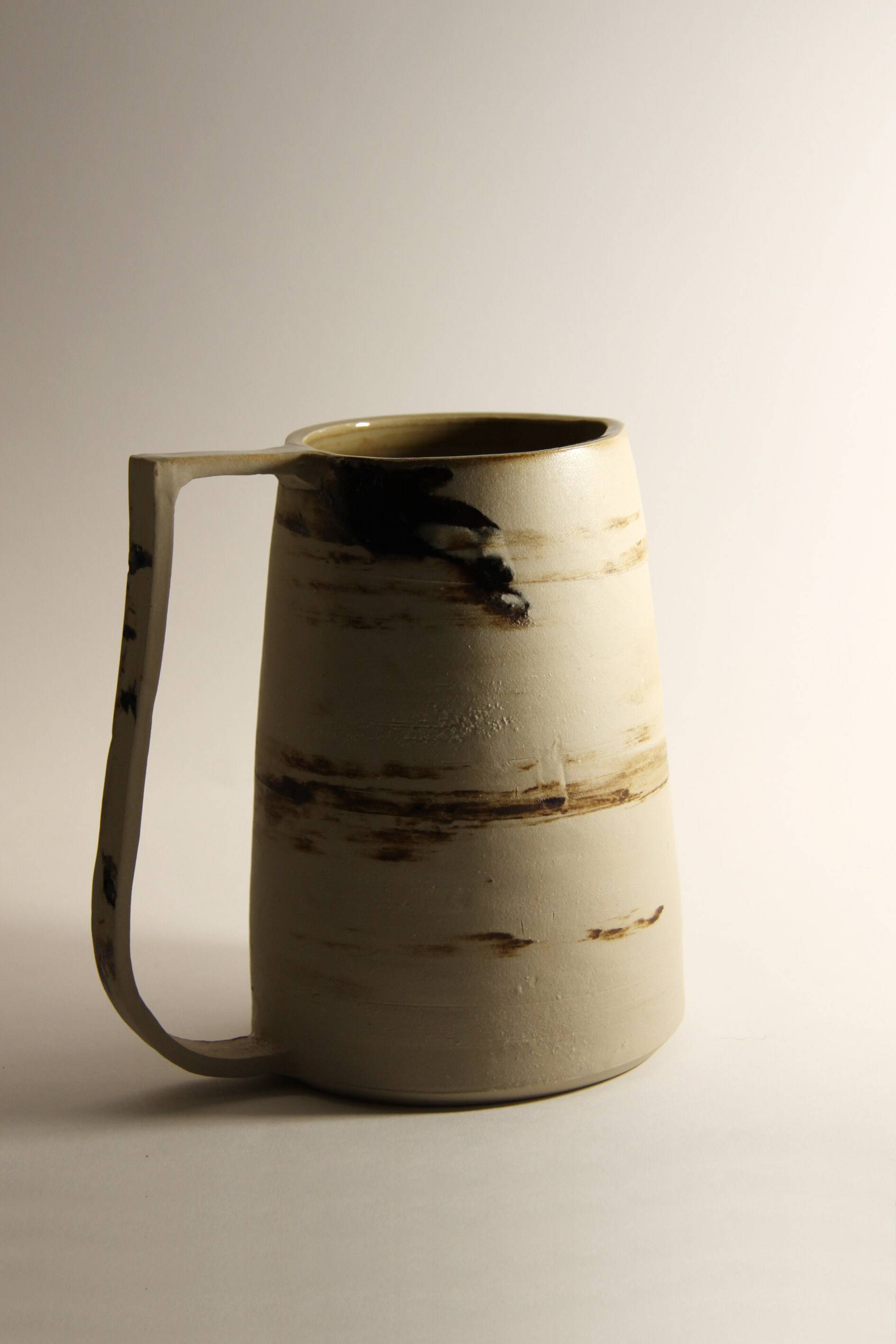 Pitcher / vase in mixed earth