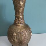 Jolie paire de vases asiatiques anciens en bronze