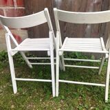 Paire de chaise pliante en bois blanc vintage