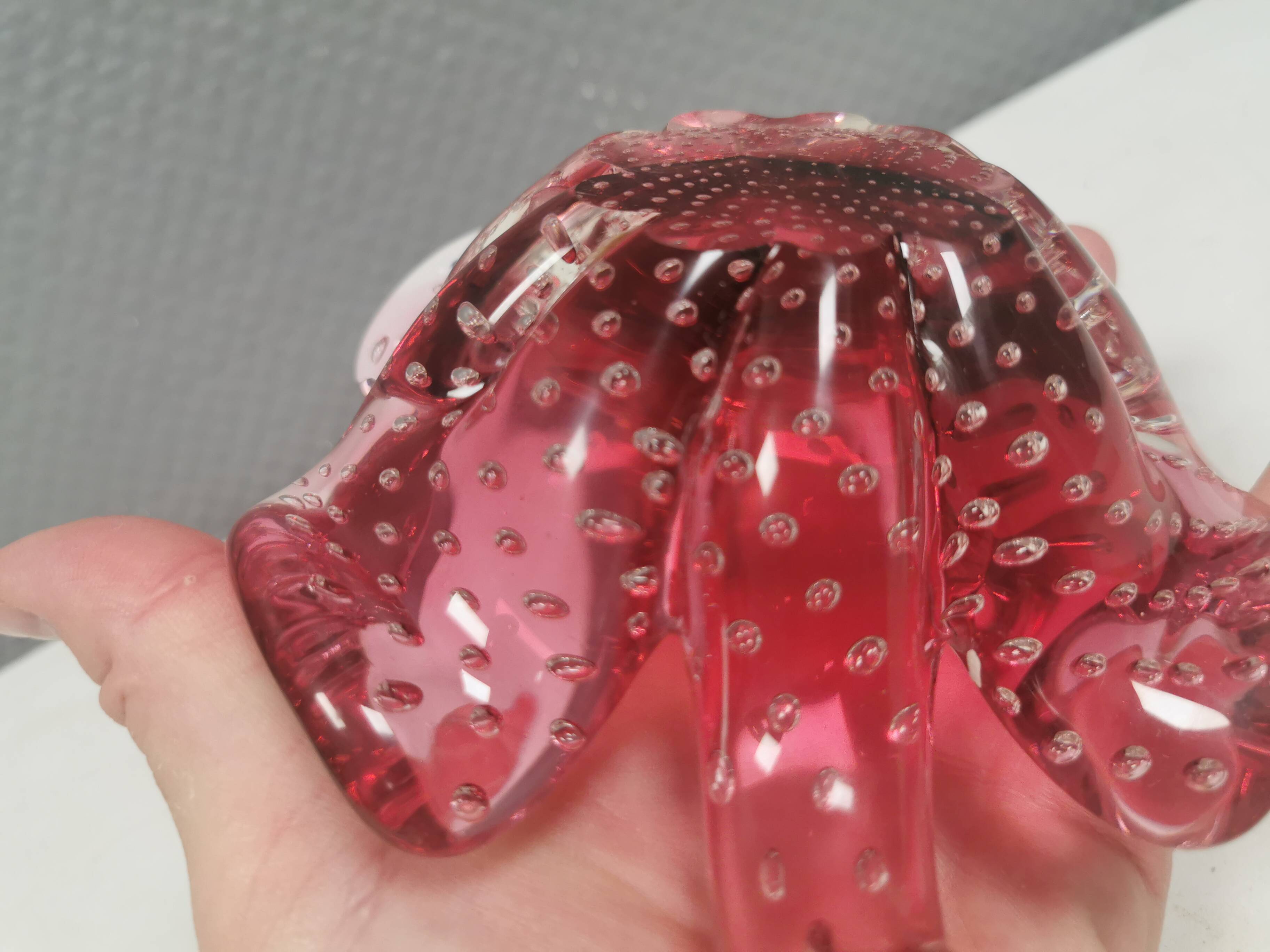 Stylish Murano glass bowl/ashtray in pink, shaped like a four-leaf clover.
