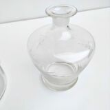 Set of 2 chiseled glass decanters with cap