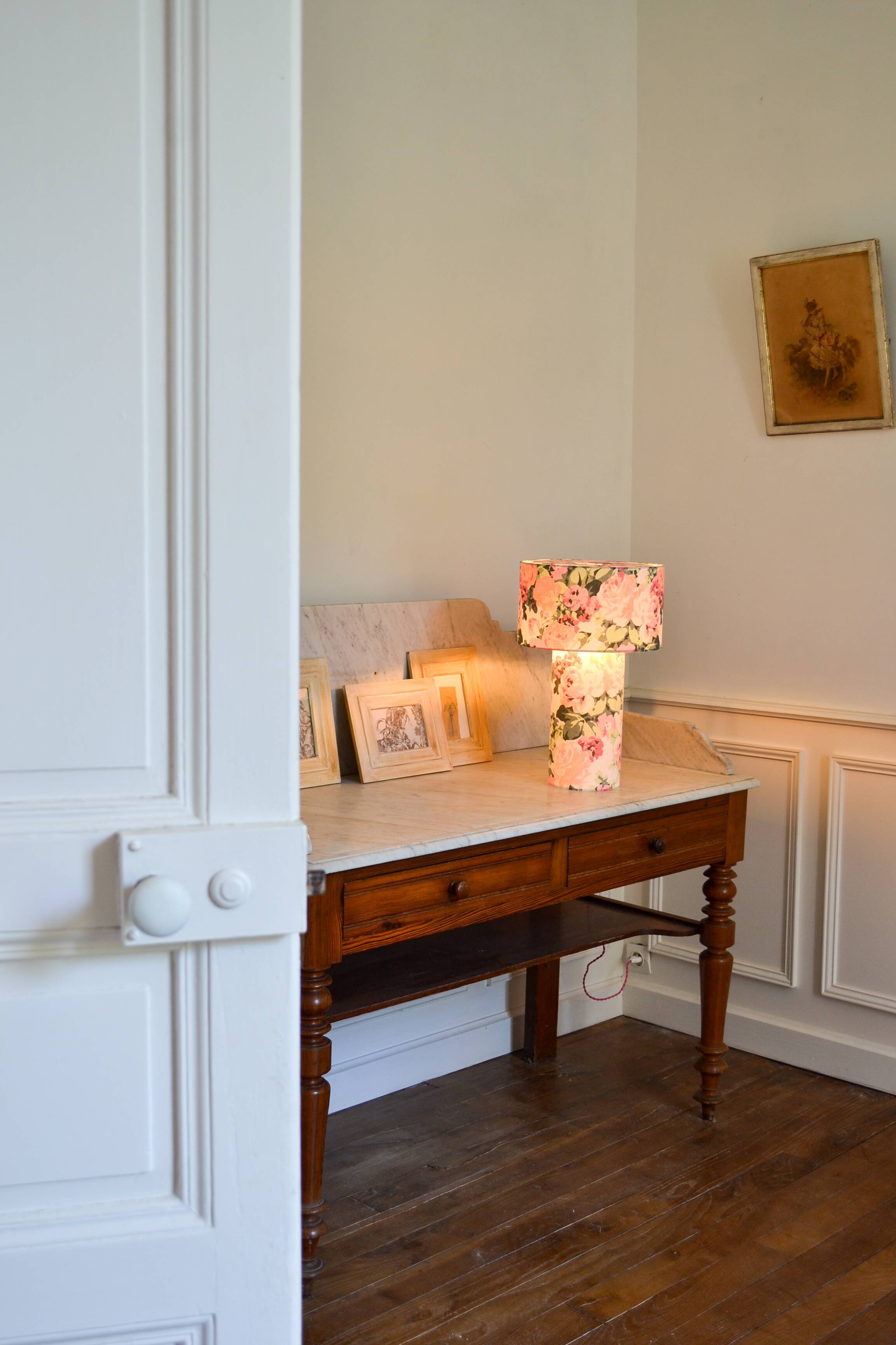 Floral fabric table lamp