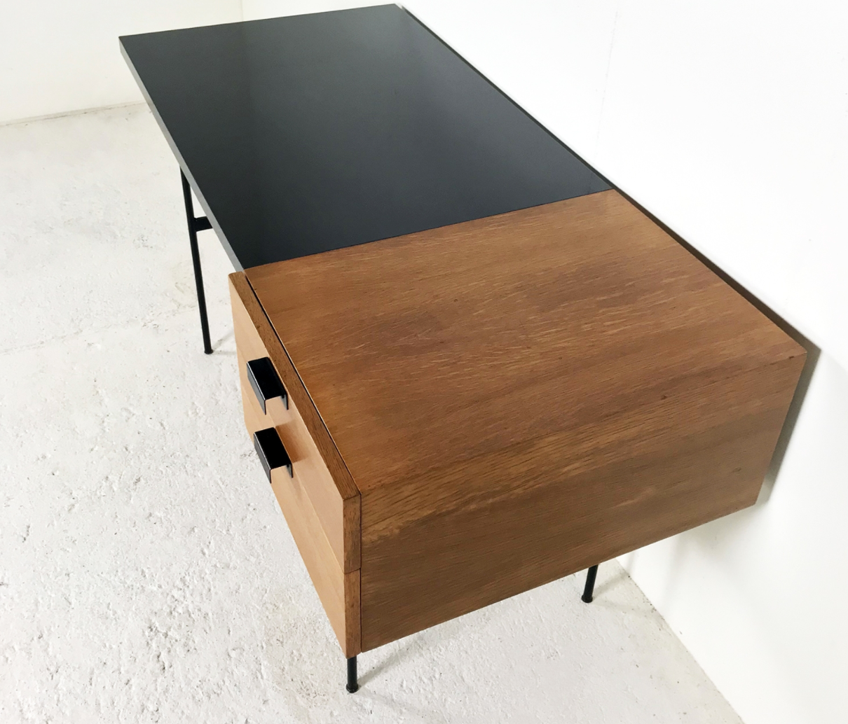 Bureau CM141 par Pierre Paulin