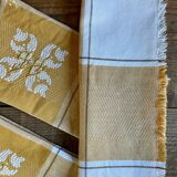 4 serviettes de table brodées vintage