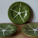 Trois assiettes en barbotine motif choux
